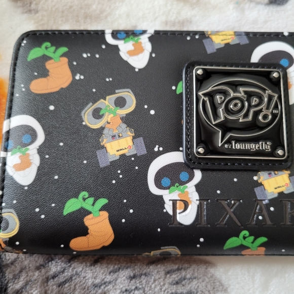 Loungefly Disney wallet - Picture 2 of 10